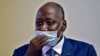 Amadou Gon Coulibaly, le Premier ministre ivoirien et candidat du parti au pouvoir à la présidentielle, à son arrivée à l'aéroport Félix Houphouët Boigny à Abdijan, le 2 juillet 2020 après avoir "récupéré" en France suite à des problèmes cardiaques. (Photo SIA KAMBOU/AFP)