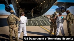 نیروهای وزارت امنیت داخلی در حال اعمال قانون (آرشیو)