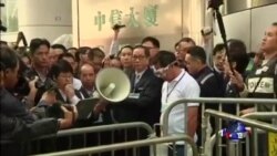 香港警方开始清理金钟附近占中现场