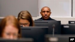 Bosco Ntaganda, ex-chef de guerre congolais, à la CPI lors des déclarations finales de son procès, à La Haye, aux Pays-Bas, le 28 août 2018.