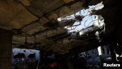 Gazze’de can kayıpları 34 bine yaklaşırken İsrail ordusu, Gazze boyunca Hamas militanlarıyla altyapısını hedef alan hava saldırıları düzenlediğini ve Lübnan'ın güneyinde iki Hizbullah militanını öldürdüğünü bildirdi. 