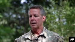 Američki armijski general Austin S. Miller, glavnokomandujući američkih snaga u Afganistanu, razgovara sa novinarima u sjedištu misije u Kabulu, Afganistan, 29. juni 2021.