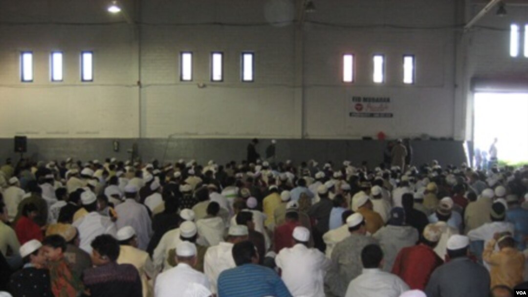 Tahun ini sebagian besar masyarakat muslim di AS akan merayakan lebaran dan melakukan shalat Idul Fitri pada hari Jumat, tanggal 10 September 2010.