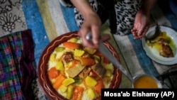 Le couscous, dont la renommée a largement dépassé les frontières du Maghreb, est un sujet sensible dans la région.