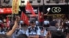 香港本土派与亲中团体旺角街头对阵