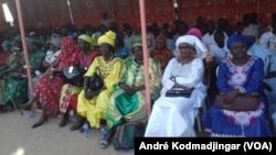 Lors d'une réunion civile à N'Djamena au Tchad, le 13 février 2016. (VOA/André Kodmadjingar)