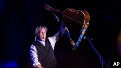 FILE - Paul McCartney performs at Glastonbury Festival in Worthy Farm, Somerset, England, on June 25, 2022. McCartney is the first British musician to be worth 1 billion pounds ($1.27 billion), according to figures released May 17, 2024.