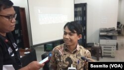 Direktur LBH Pers, Ade Wahyudin, usai menggelar konferensi pers di kantor AJI, Jakarta, Senin, 2 September 2019. (Foto: VOA/Sasmito)