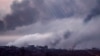 Gambar yang diambil dari perbatasan Israel dengan Jalur Gaza ini menunjukkan asap hitam membubung saat suar dijatuhkan di atas gedung-gedung di bagian utara daerah kantong Palestina selama serangan Israel, 22 November 2023. (JACK GUEZ / AFP)