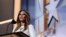 Melania Trump, istri kandidat presiden AS dari Partai Republik Donald Trump, berbicara dalam hari pertama Konvensi Nasional di Cleveland (18/7). (AP/Carolyn Kaster)