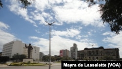 A estátua de Samora Machel na Praça da Independência em Maputo. Moçambique Setembro 2014