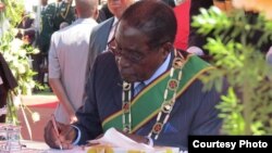 VaRobert Mugabe