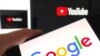 logotipos de Google y Youtube fotografiados en dispositivos Apple, el 3 de febrero 2021.