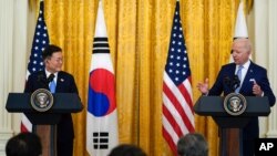 조 바이든 미국 대통령과 문재인 한국 대통령이 지난해 5월 워싱턴 백악관에서 회담 뒤 공동기자회견을 했다. 