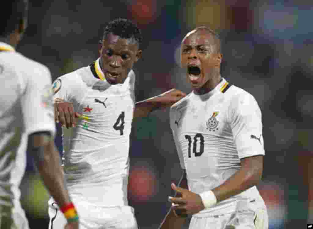 Ghana's Ayew Andre Morgan Rami (R) celebrates his goal with John Paintsil during their African Cup of Nations Group D soccer match against Mali in FranceVille Stadium, January 28, 2012.