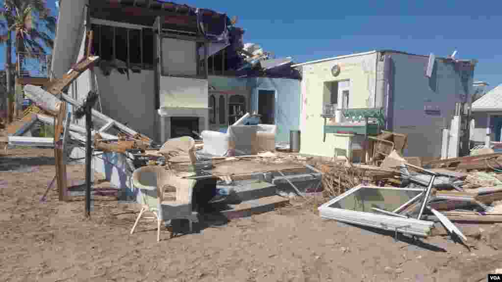 Paredes desnudas y restos de enseres de un hogar en Mexico Beach, Florida, tras el paso del huracán Michael.&nbsp;Sábado 13 de octubre de 2018. Foto, Jorge Agobián.