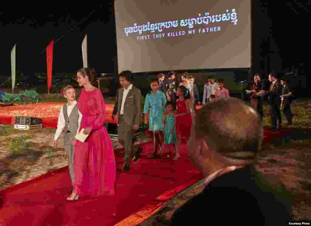 American actress Angelina Jolie, her Cambodian-born son Maddox and other children, arrive at an outdoor world premiere of &quot;First They Killed My Father&quot; near Angkor Wat in Siem Reap, Cambodia, February 18, 2017. (Amanda Boury/Netflix)