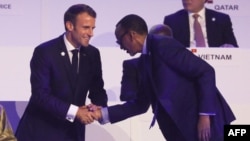 Président ya Rwanda Paul Kagame (D) na mokokani wa ye ya France Emmanuel Macron na 17e Sommet ya Francophonie na Yerevan, Armenie, 11 octobre 2018.