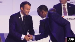 Perezida Emmanuel Macron w'Ubufaransa na Paul Kagame w'u Rwanda
