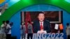 中共最高领导人习近平在一个宣传北京冬奥会的电子屏幕上发表讲话。（美联社2021年9月5日）