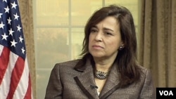 Thứ trưởng Ngoại giao Hoa Kỳ Tara Sonenshine trong cuộc phỏng vấn với đài VOA.