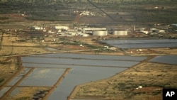 An aerial view of the Heglig oil processing facility in Sudan's South Kordofan state, June 2, 2010 (file photo).