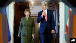 Ngoại trưởng Mỹ John Kerry và trưởng ban chính sách EU Catherine Ashton sau cuộc họp tại Bộ Ngoại giao ở Washington, 6/5/2014.