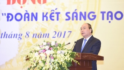 Thủ tướng Nguyễn Xuân Phúc tại lễ công bố "Sách Vàng Sáng tạo Việt Nam năm 2017", Hà Nội, 28/8/2017
