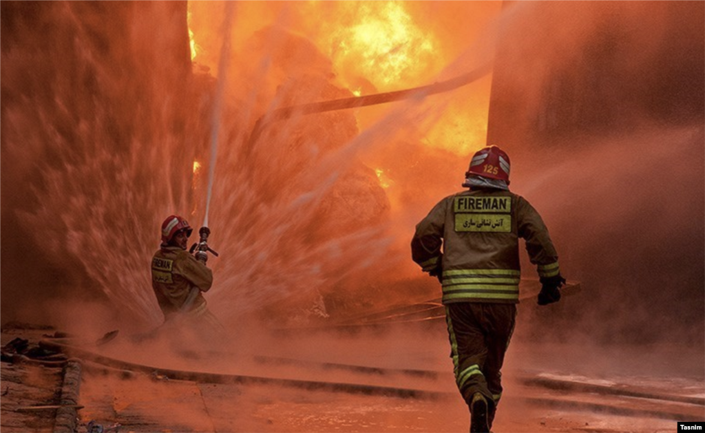 آتش سوزی کارخانه اکریلتاب- بهشهر عکس: غلامرضا احمدی 