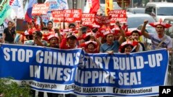 菲律宾民众抗议中国在南中国海争议岛屿建造军事设施 (2018年2月10日)