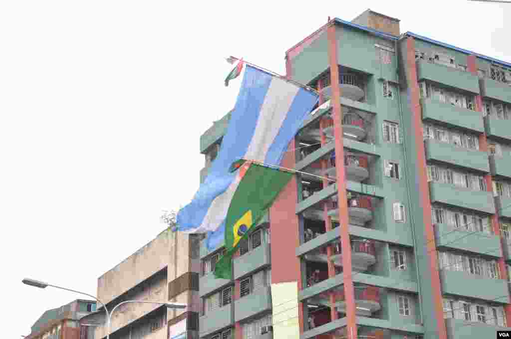 World Cup fans display the flags of Argentina and Brazil on their balconies and rooftops, Bangladesh, June 8, 2014. (VOA)