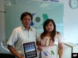 คุณปกรณ์ โชควิวัฒน์ ผู้โชคดีได้รับ iPad