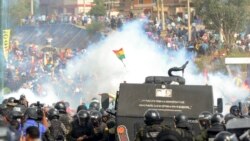 Otra vista de los choques entre partidarios del expresidente boliviano Evo Morales y miembros de la policía y el ejército cerca de Cochabamba el 15 de noviembre de 2019.