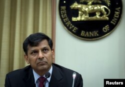Reserve Bank of India (RBI) Governor Raghuram Rajan listens to a question at a news conference after the bi-monthly monetary policy review in Mumbai, India, June 2, 2015.