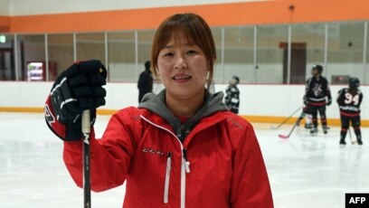 Korean-Canadian ice hockey player