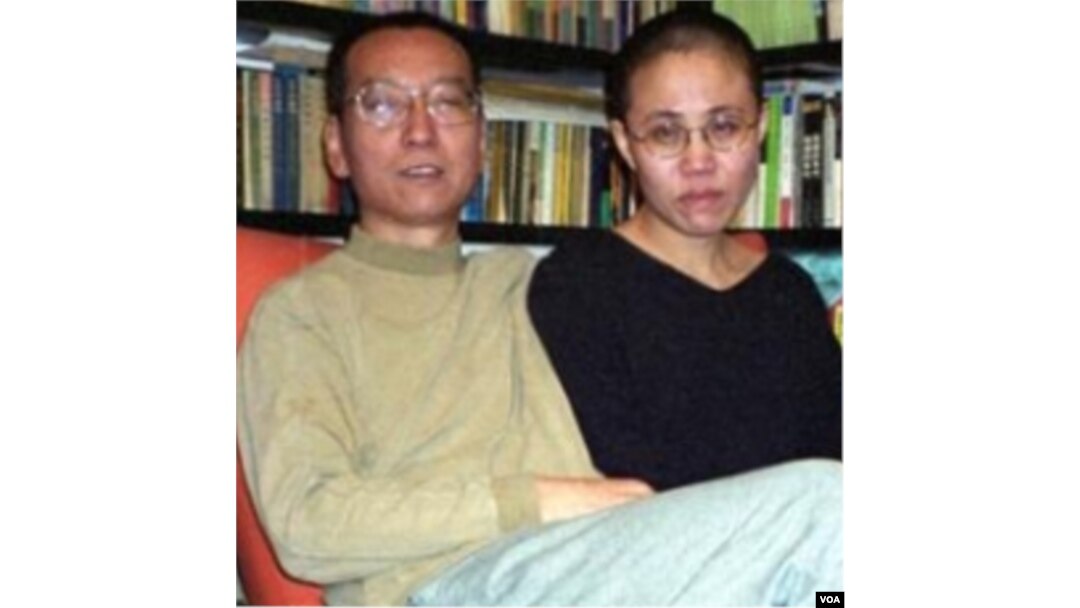 Pemenang Nobel Perdamaian Liu Xiaobo bersama isterinya, Liu Xia.