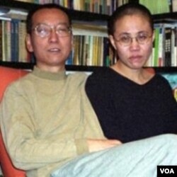 Pemenang Nobel Perdamaian Liu Xiaobo bersama isterinya, Liu Xia.