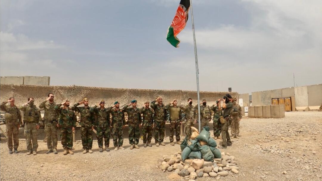 امریکایي پوځیان خپلې اډې کرار کرار افغان پوځ ته ورسپاري. افغان پوځ اوس د طالبانو خلاف پخپله عملیاتونه کوي
