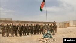 امریکایي پوځیان خپلې اډې کرار کرار افغان پوځ ته ورسپاري. افغان پوځ اوس د طالبانو خلاف پخپله عملیاتونه کوي