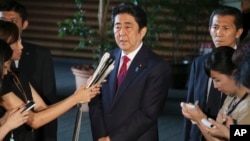 日本首相安倍晋三在东京首相府答记者问（2015年7月17日）