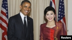 U.S. President Barack Obama poses with Thai Prime Minister Yingluck Shinawatra during to their meeting at the Government House in Bangkok, November 18, 2012.