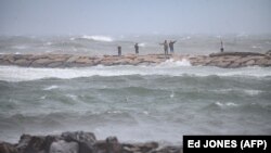 Suasana di pantai Montauk, Long Island menjelang hantaman badai tropis Henri, 22 Agustus 2021. 