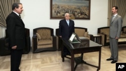 Nawaf Fares, left, is sworn in as Syria's ambassador to Iraq before President Bashar al-Assad, right, and Foreign Minister Walid Moallem in Damascus, September 16, 2008.
