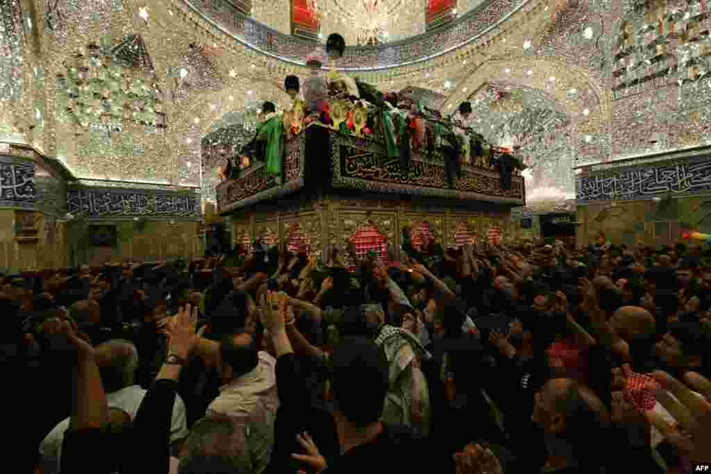 Iraqi Shi'ites pray inside the Imam Abbas shrine in commemorations on the the eve of the 10th day of the mourning period of Muharram, which marks Ashura, in the holy city of Karbala, Oct. 11, 2016.