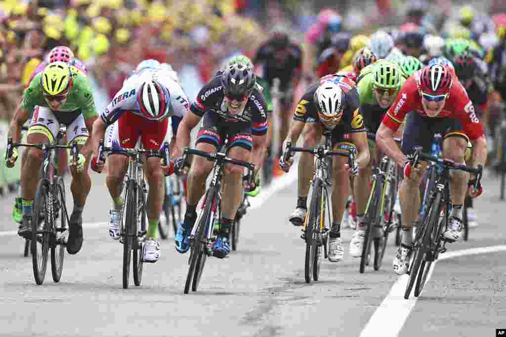 Germany&#39;s Andre Greipel, right, crosses the finish line ahead of Peter Sagan of Slovakia, left, Norway&#39;s Alexander Kristoff, second left, and Germany&#39;s John Degenkolb, center, to win the the fifteenth stage of the Tour de France cycling race over 183 kilometers (113.7 miles) with the start in Mende and the finish in Valence, France.