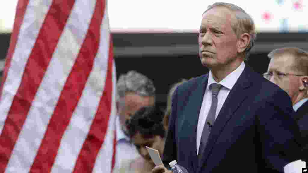 George Pataki Elmer est un avocat et homme politique américain qui a servi comme &nbsp;le 53e gouverneur&nbsp;de l&#39;Etat de New York.