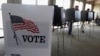 ARCHIVO -- Electores votan en Hinsdale, Illinois, el 18 de marzo de 2014. 