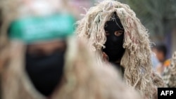 Brigade Ezzedine al-Qassam, sayap militer dari kelompok Hamas, dalam parade hari jadi Hamas ke-27 di Jalur Gaza.