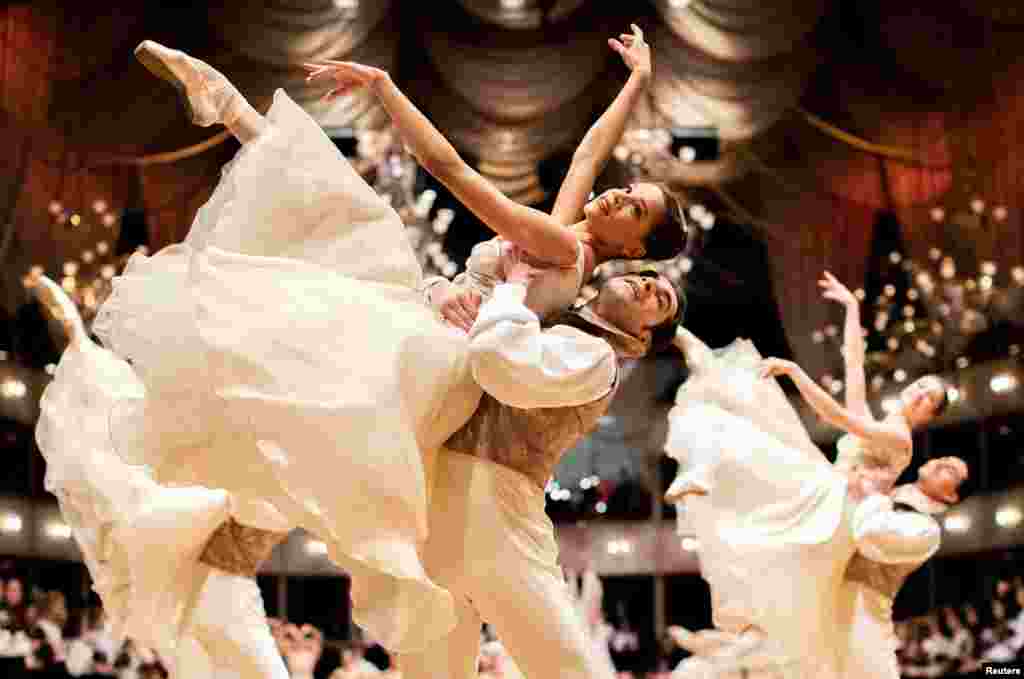 Dancers of the State Opera ballet perform during a dress rehearsal for the traditional Opera Ball in Vienna, Austria, Feb. 19, 2020.