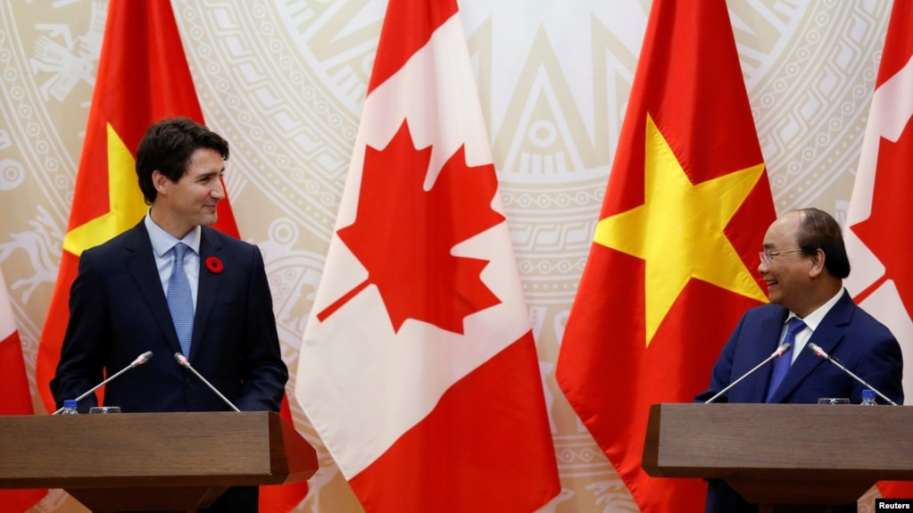 Thủ tướng Canada Justin Trudeau trong lễ đón tiếp tại Phủ thủ tướng ở Hà Nội. Thủ tướng Canada đã nêu vấn đền nhân quyền trong cuộc gặp với Thủ tướng Phúc hôm 8/11.